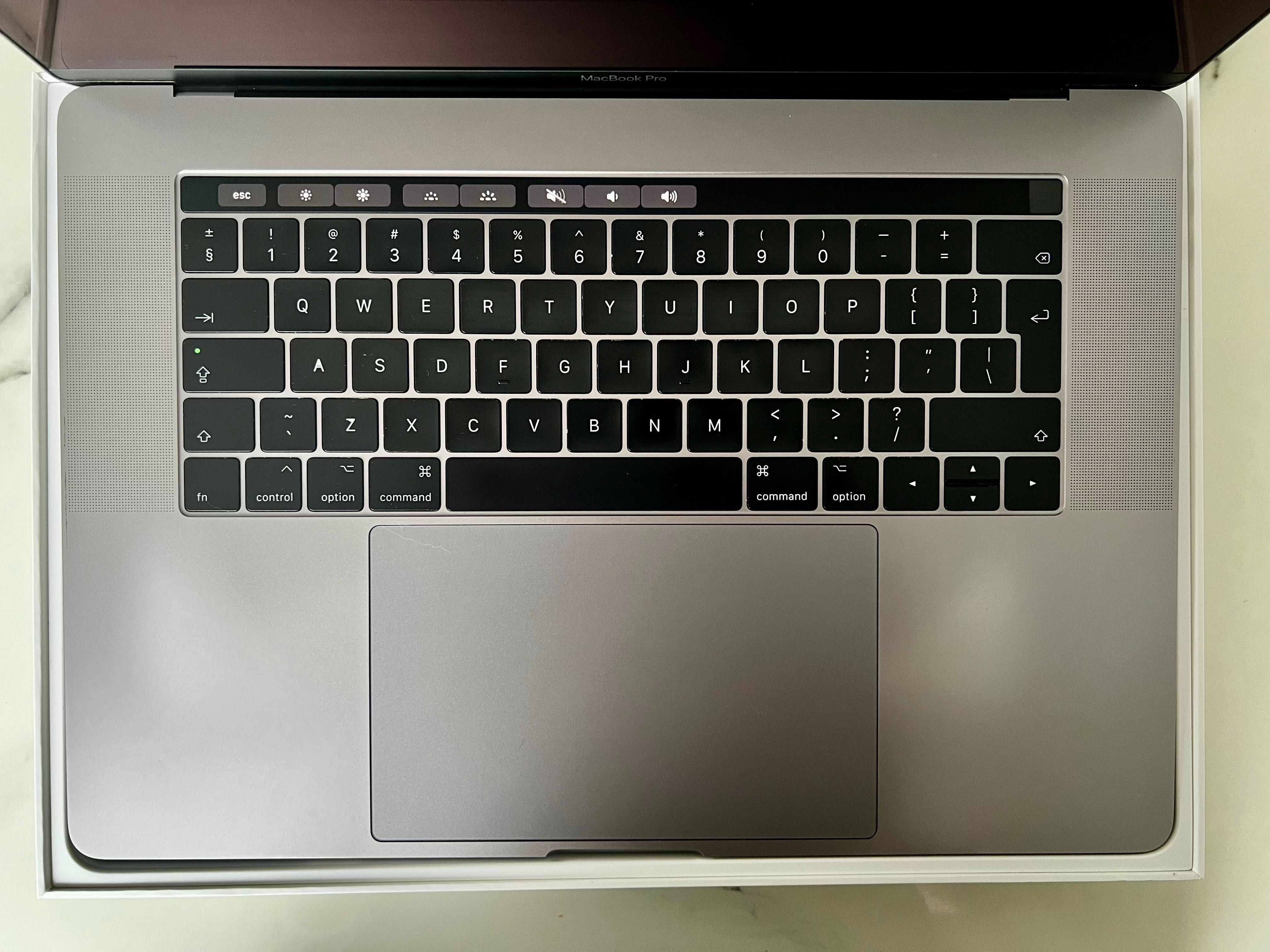 MacBook Pro 15 inch 2017 Intel Core i7 16 GB 512 SSD
