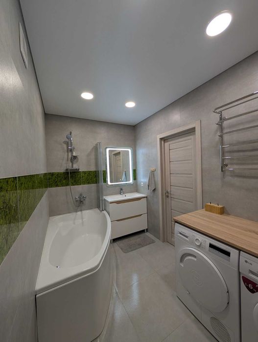 Продається стильна 2к кв. 80 м2 в новобудові на Озерній.