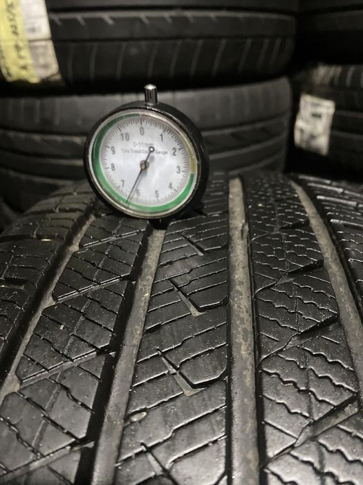 215/50 R18 Vredestein 21г пара шин зимних.