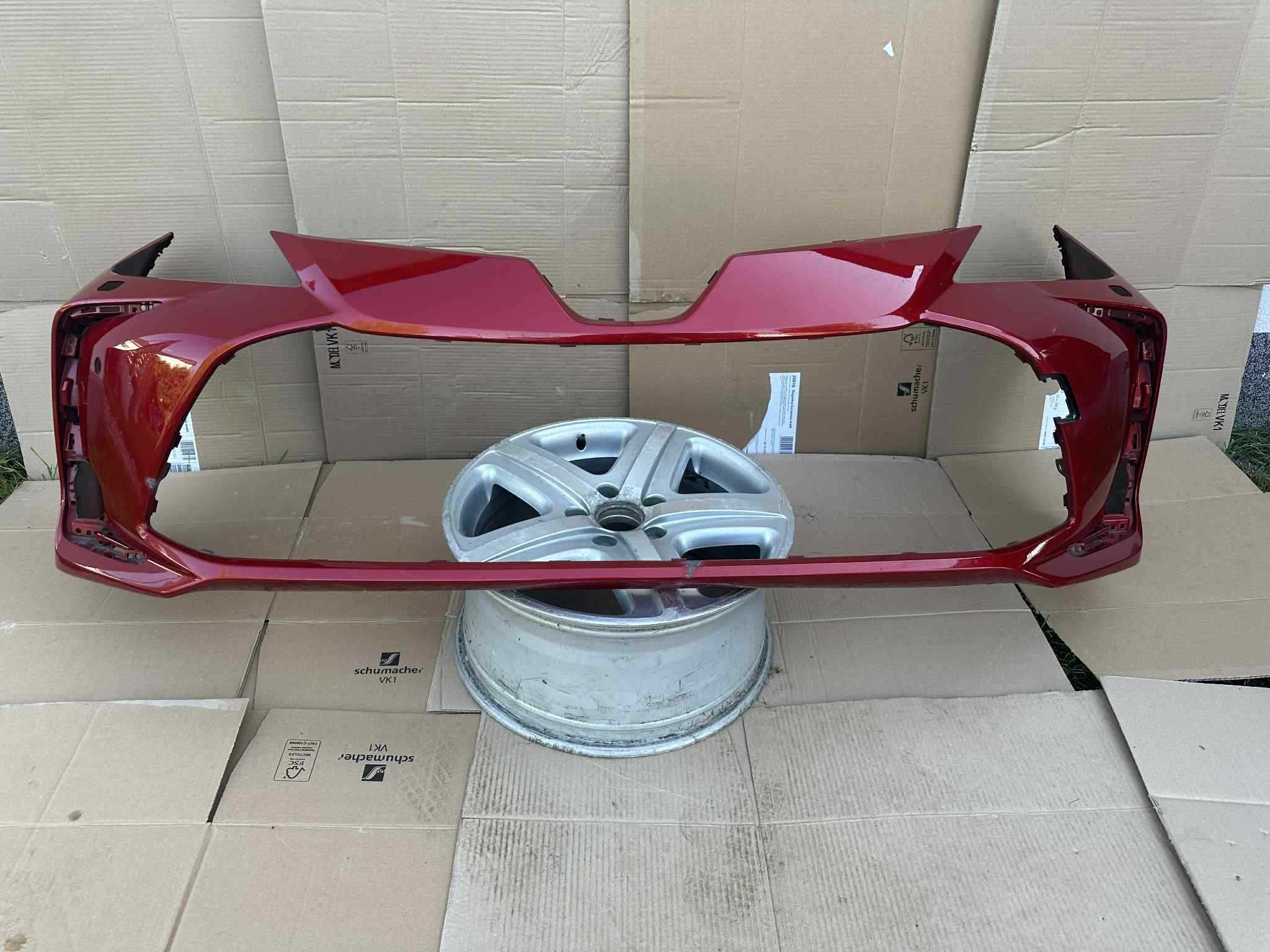 Toyota Corolla E21 XII Sedan zderzak przedni/przód