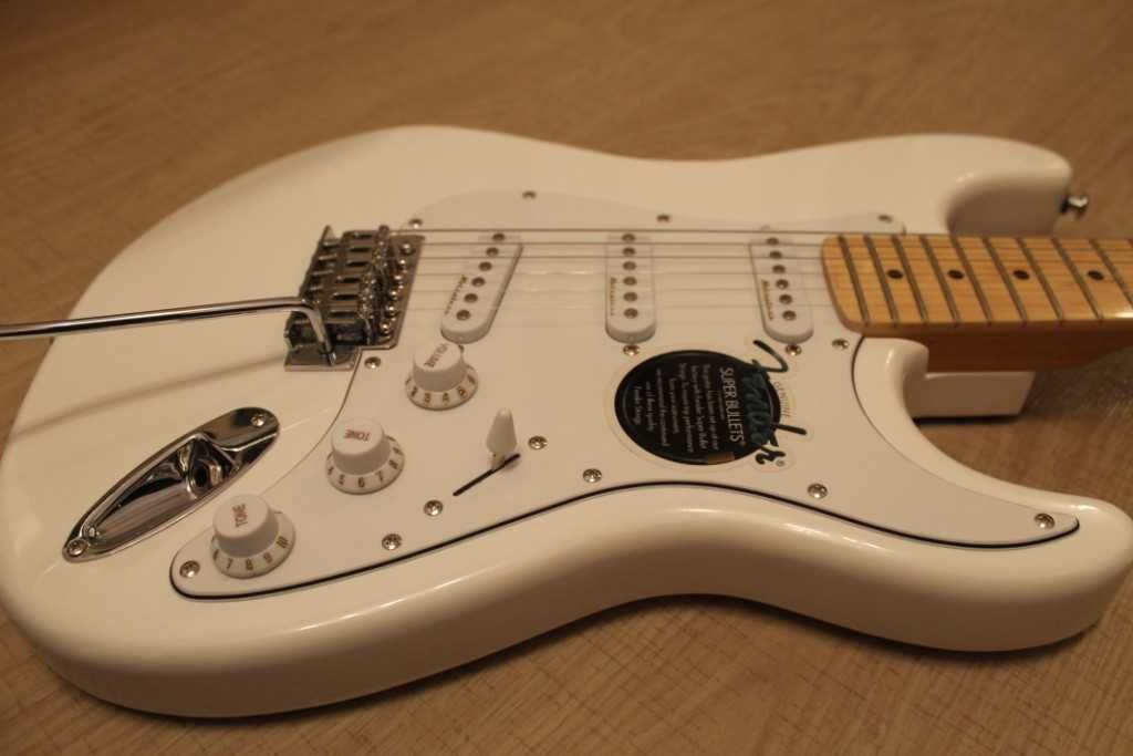 Электрогитара Fender Stratocaster Standard White Rosewood Чина