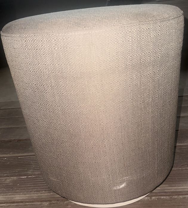 Banquetas verde agua e cinzenta