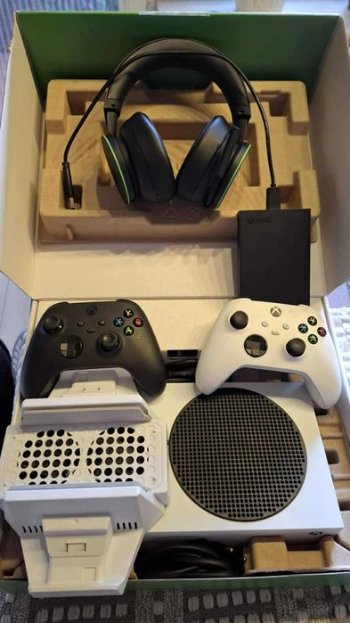 Microsoft Xbox Series S + Dysk do XBOX SEAGATE Game Drive 2TB HDD