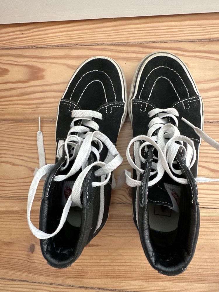 Tenis bota pretos da vans