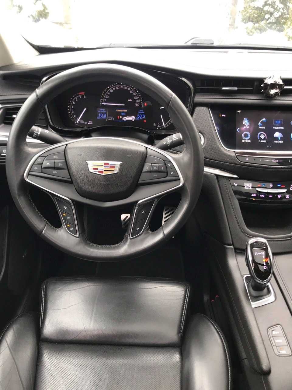 Авто Cadillac XT5