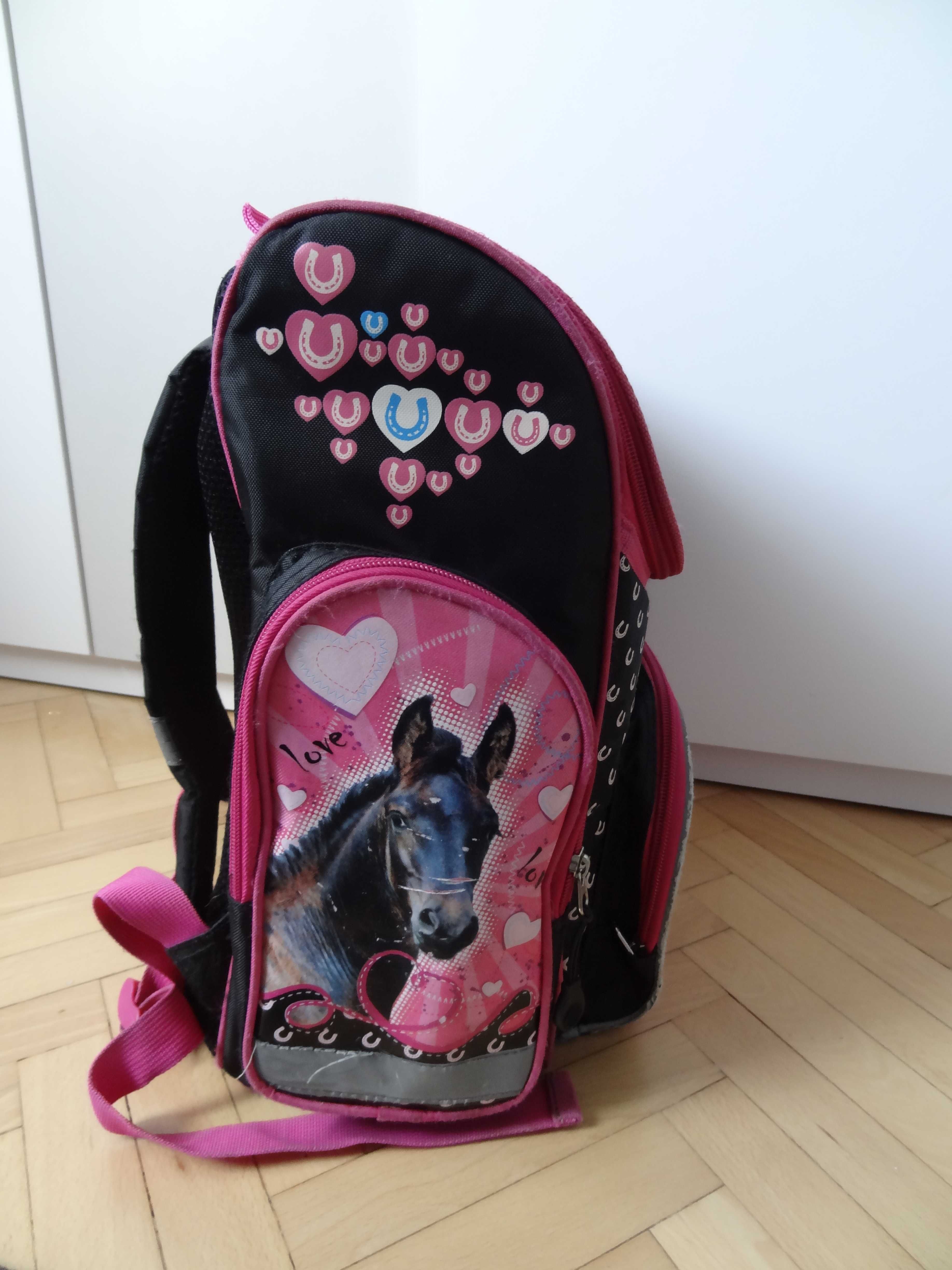 Duży różowy plecak szkolny dla dziewczynki St. Majewski