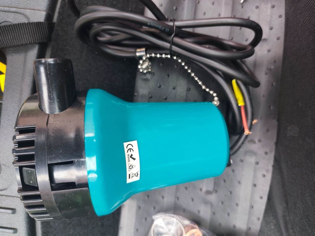 Pompa do wody 12V, 4200 L/h , mała i poręczna.