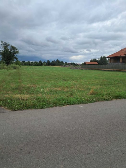 Sprzedam działkę budowlaną w Okszowie 13a