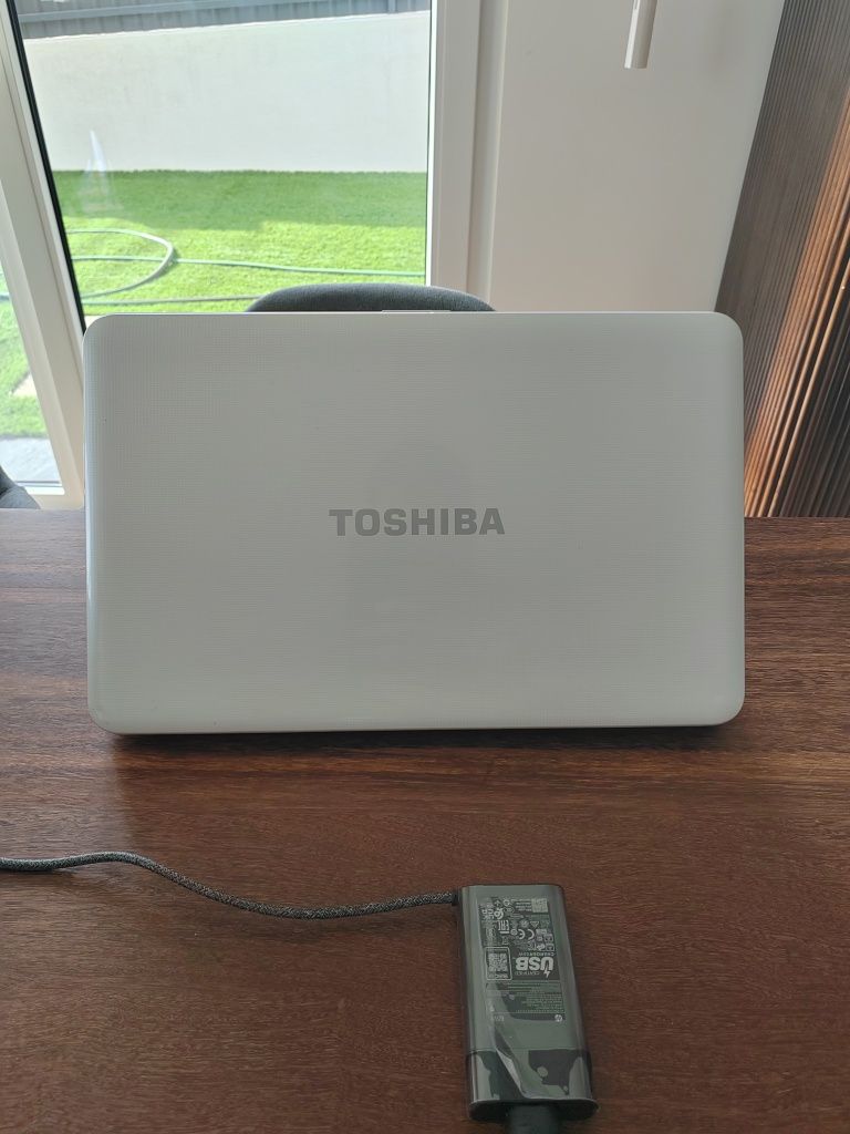 Portátil Toshiba i5 • 4GB RAM • Windows 8.1