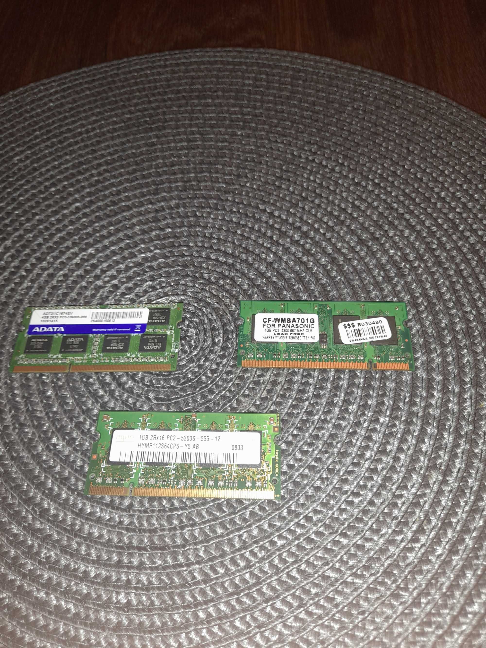 3  szt. pamięć RAM  typ  DDR-3