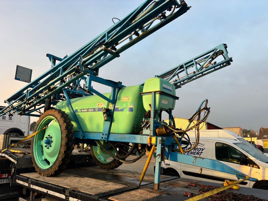 Opryskiwacz berthoud 25 w oryginale, dawkowanie ciągany na kołach