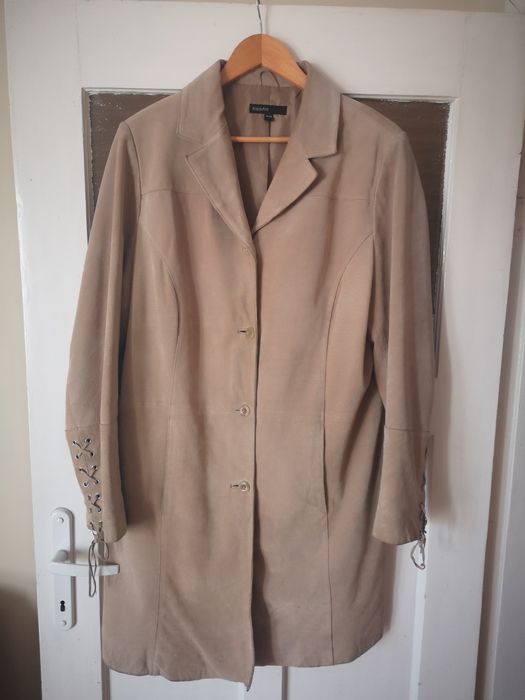 Płaszczyk damski zamszowy beżowy KappAhl