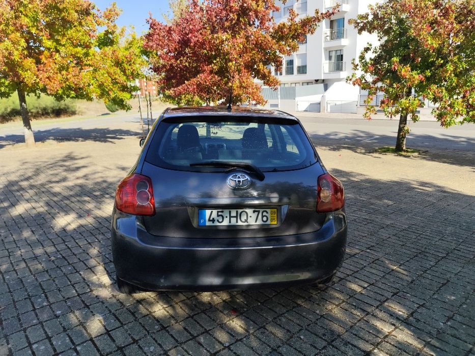 Toyota Auris 1.4 D4d 5 portas excelente estado geral