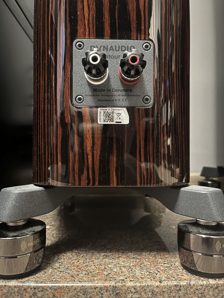 Dynaudio Contour 30 - kolor orzech (walnut wood).