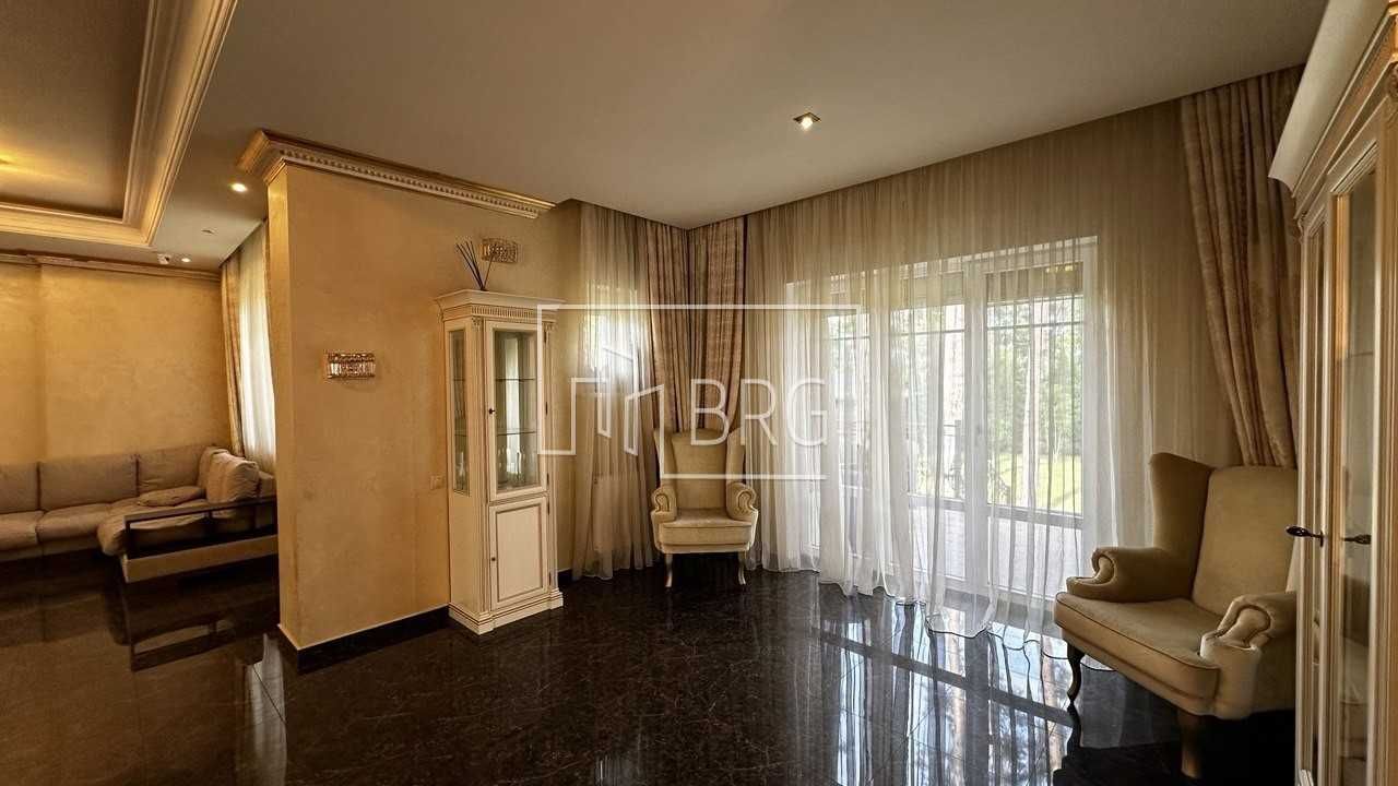 Аренда дома Французский городок с бассейном 3 спальни лес Козин без%