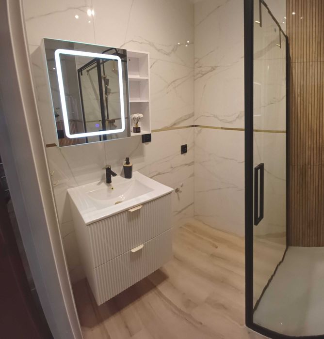 Dwupokojowe, lazienka po remoncie ,1-sze pietro