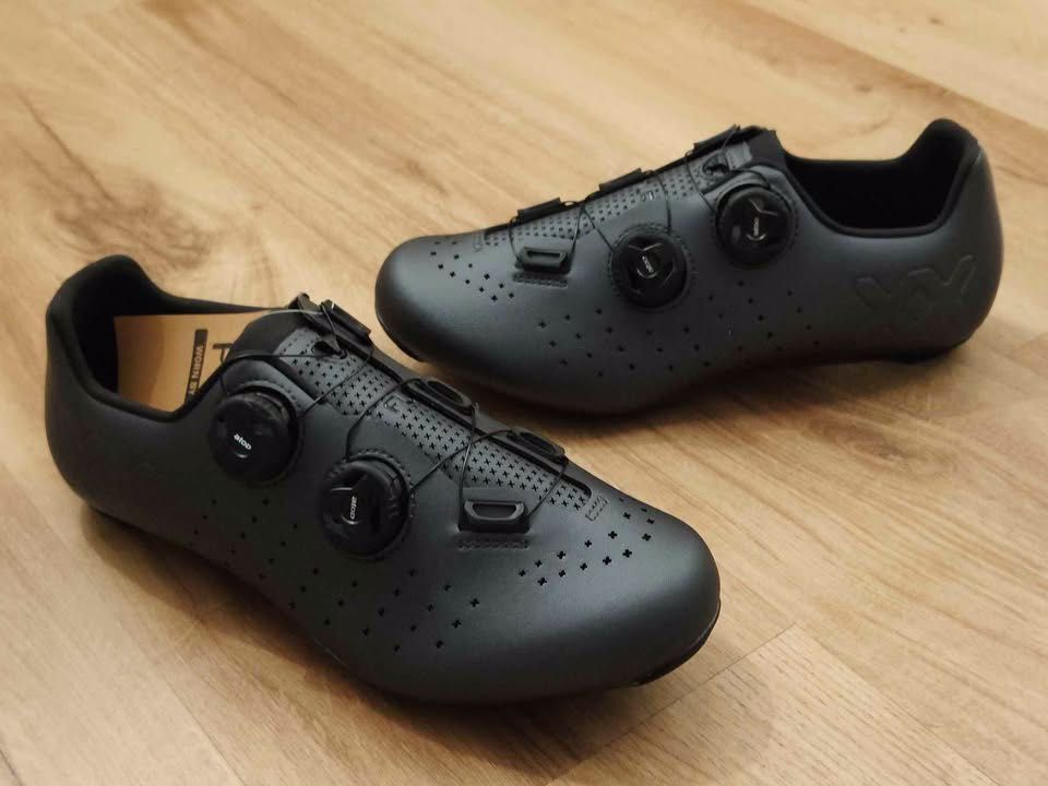 Sapatos de Ciclismo Profissionais FLR F-9 Carbon