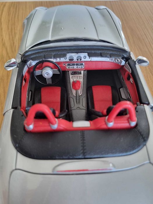 Miniatura BMW Z8 1/18