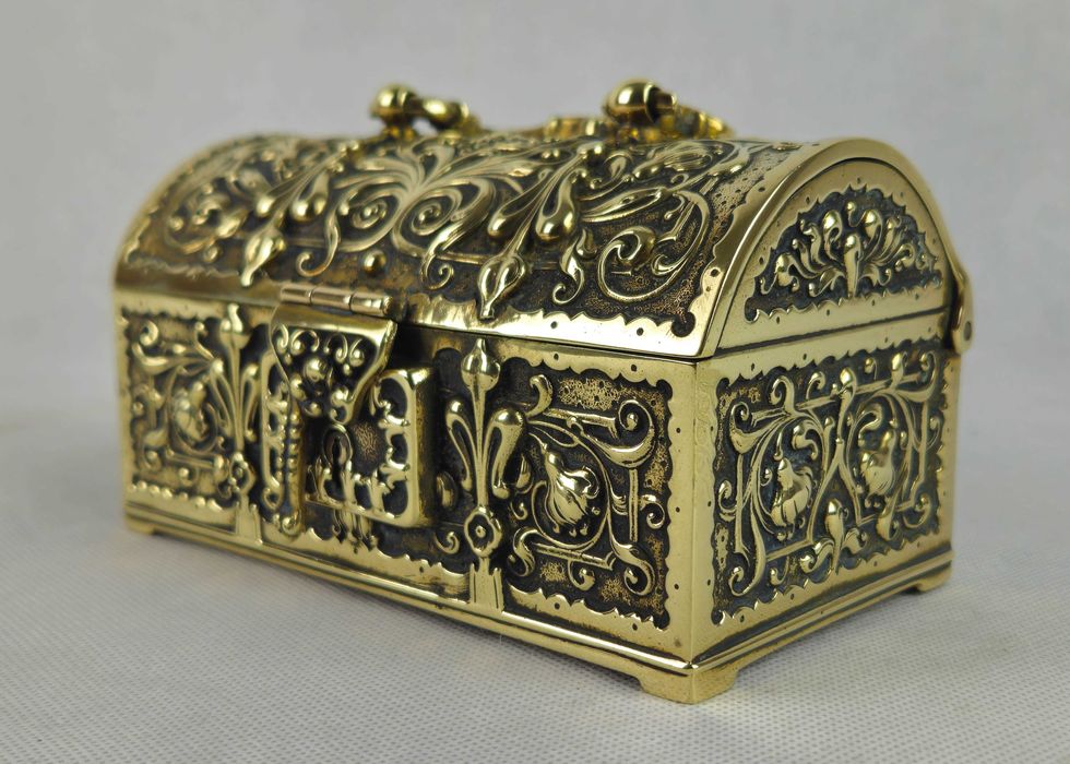 Piękna stylowa mosiężna szkatułka w kształcie kufra z Francji