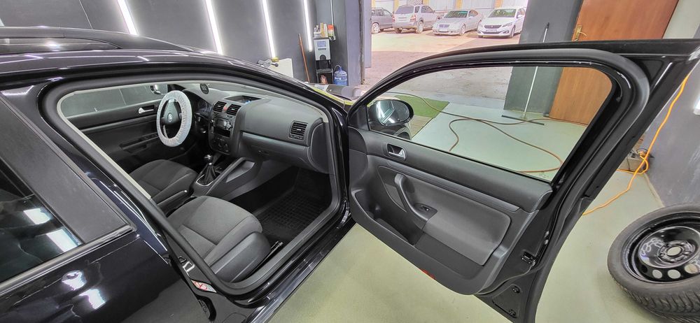 Продам Гольфа універсал 2008 року. Газ бензин. Мотор 1,6. 102 к.с.