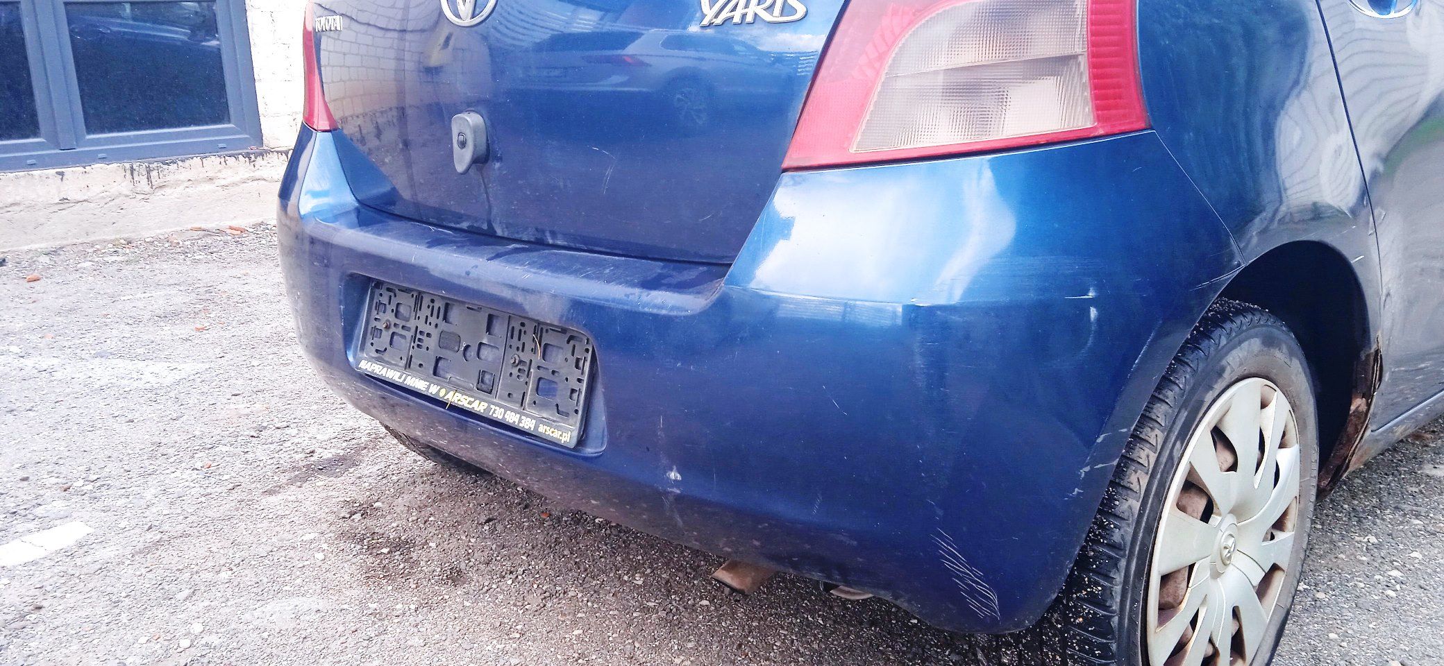 Zderzak tył Toyota Yaris II 5-drzwi lak. 8P4
