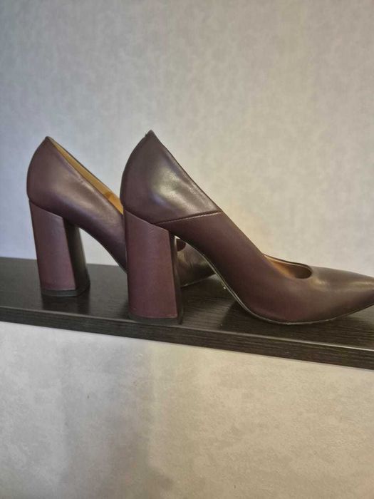 Шкіряні жіночі туфлі