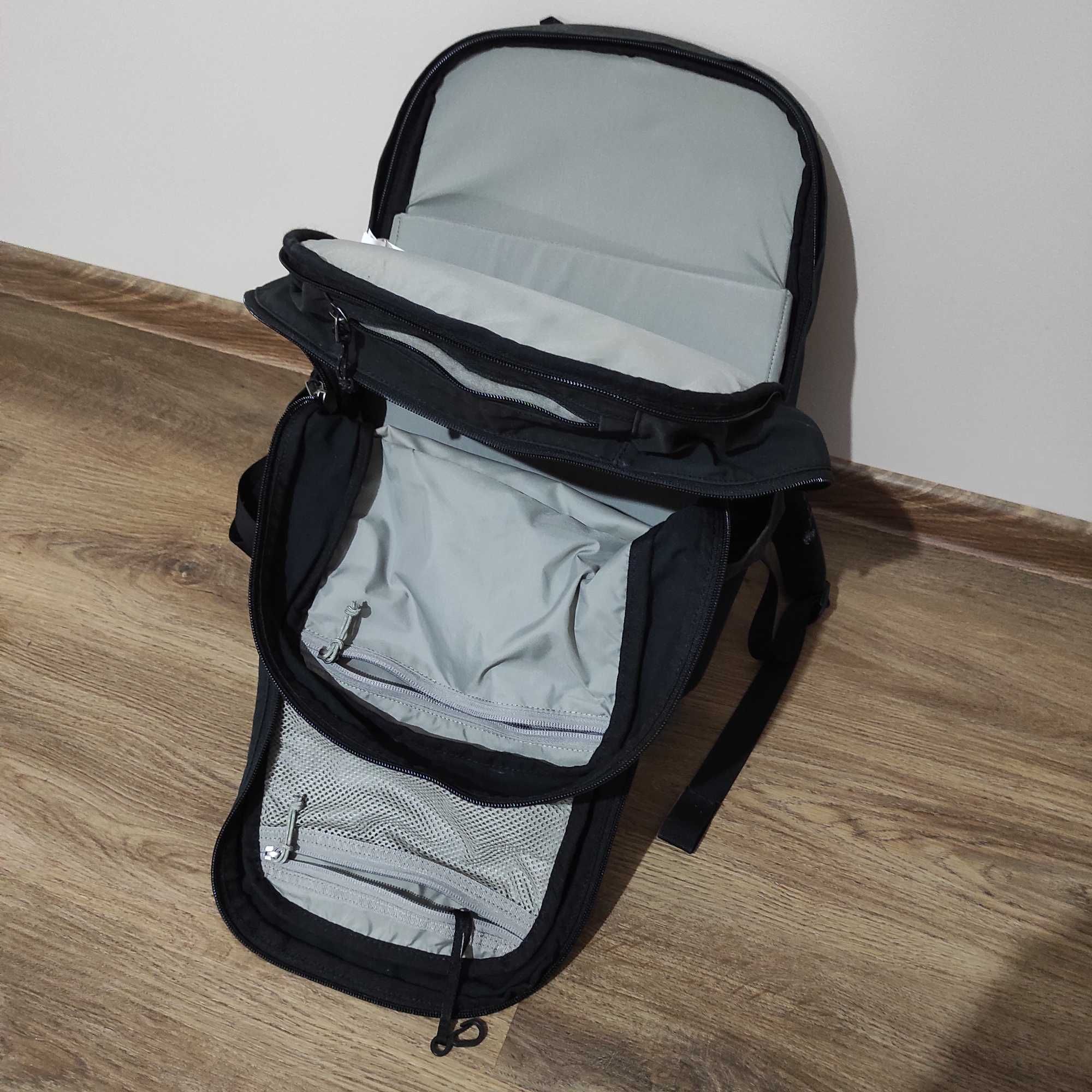 Fjällräven  Plecak  20L Z Przegrodą Na Laptopa Black/ Czarny