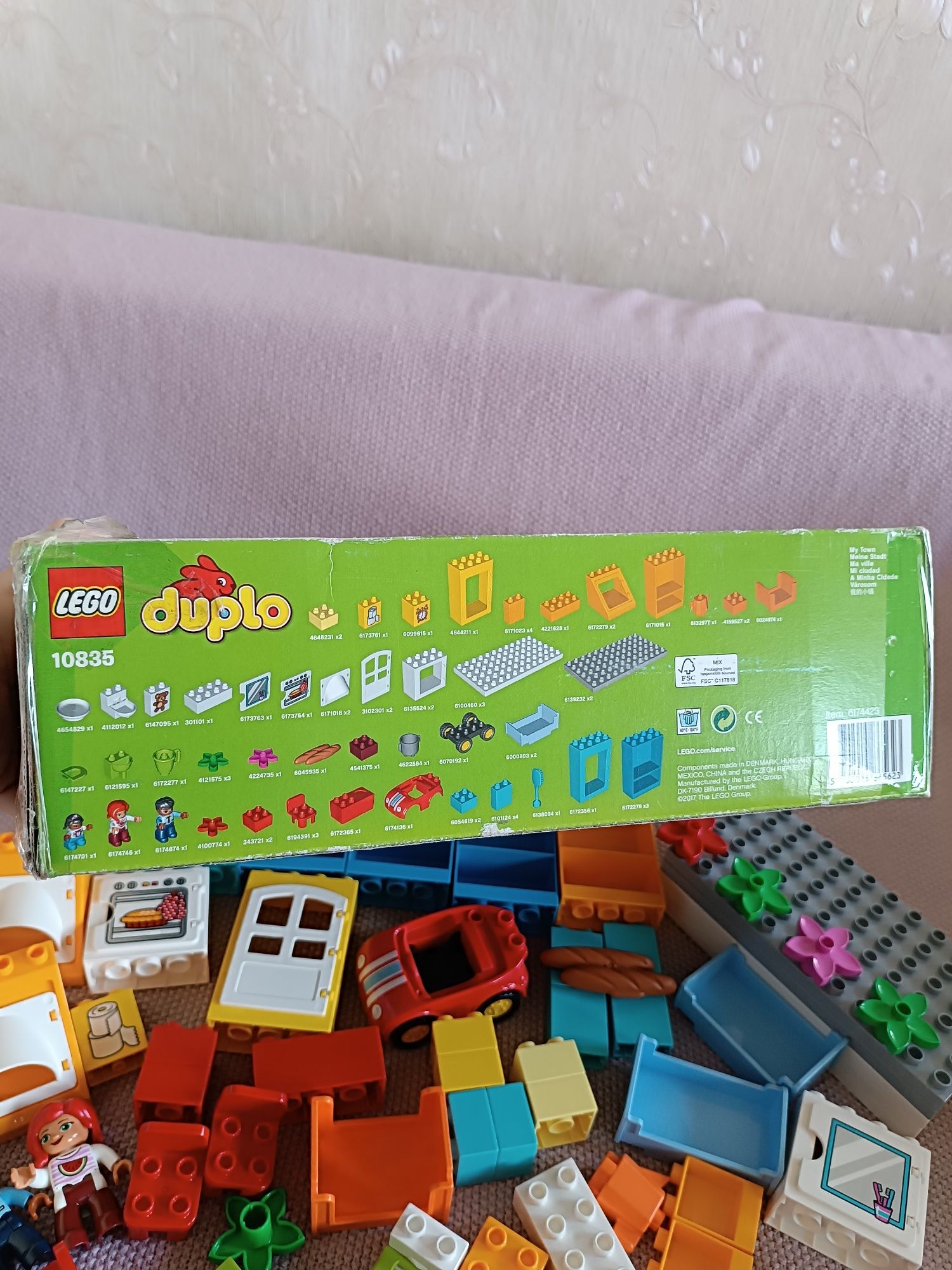 Конструктор Lego Duplo Сімейний будинок 10835
З коробкою