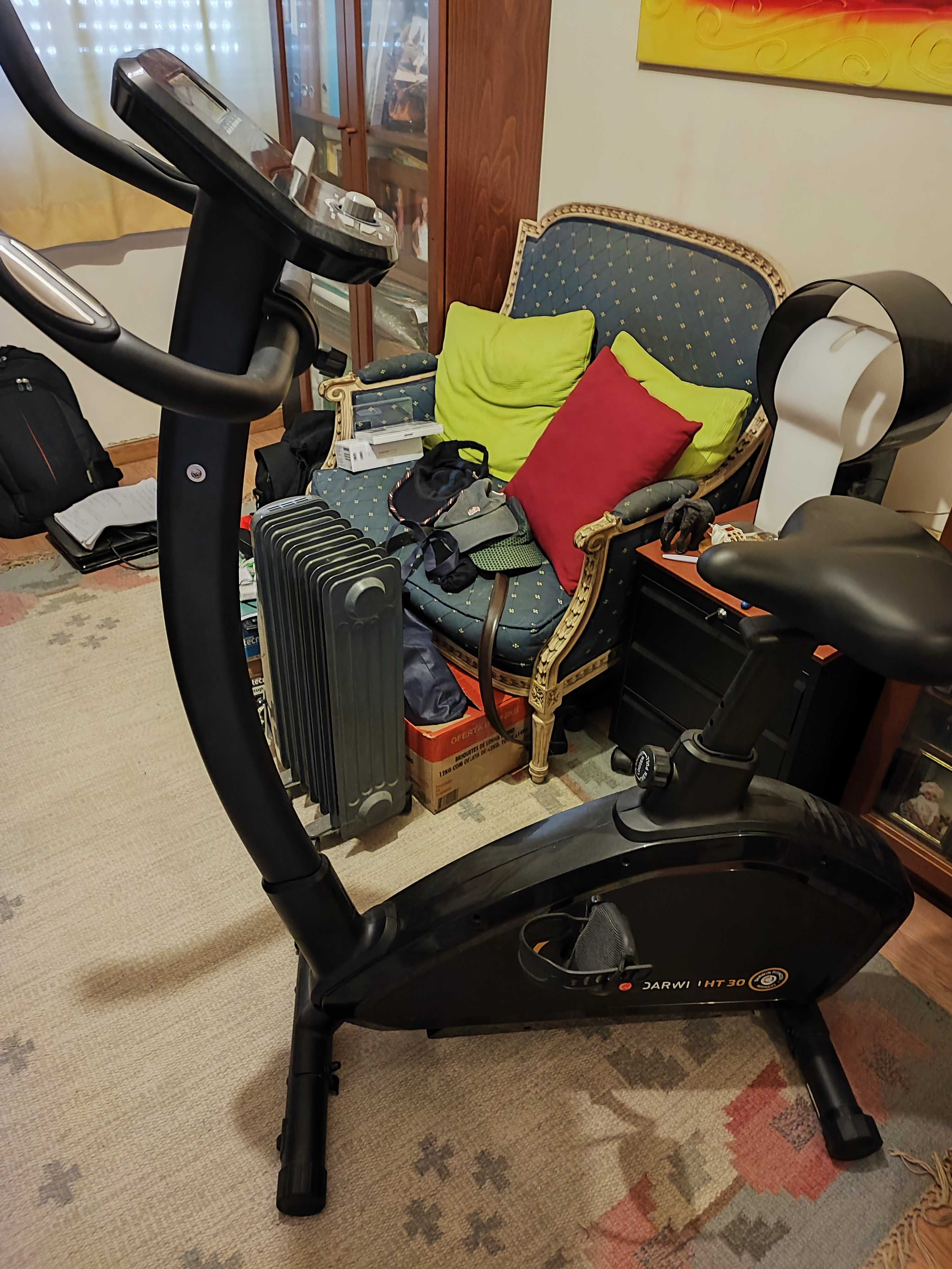 Bicicleta ergonométrica Darwin HT30 com LCD e computador de treino