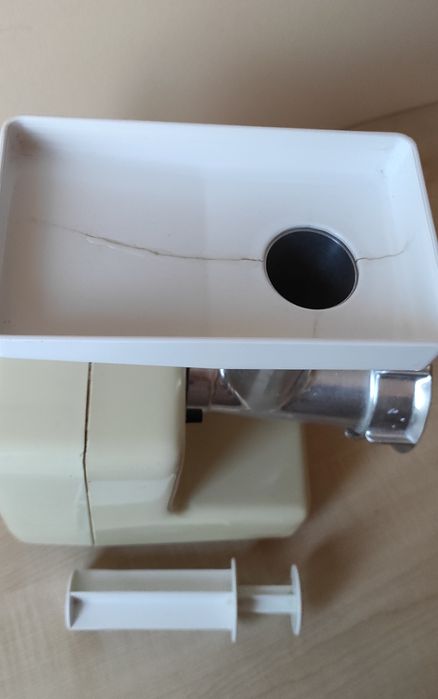 Stara elektryczna maszynka do mielenia mięsa