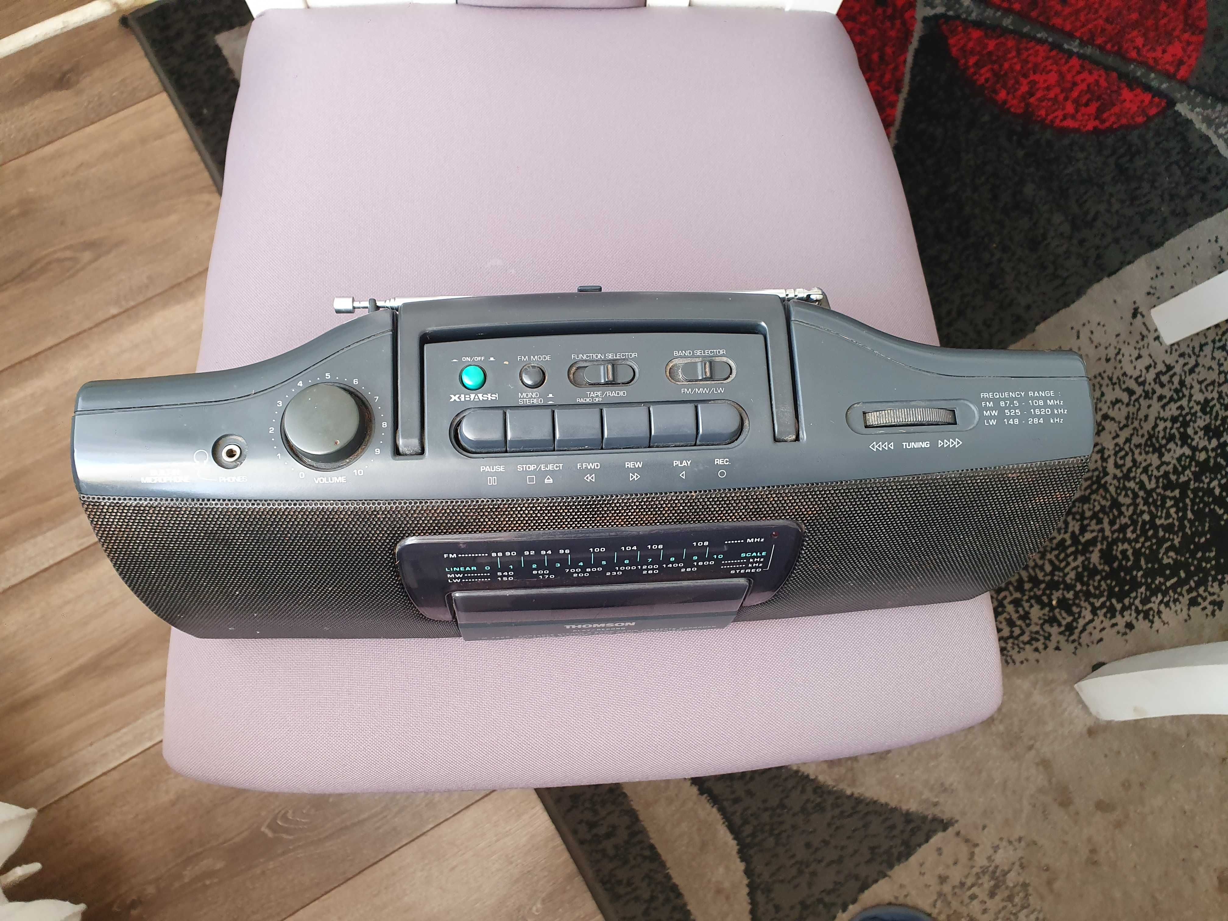 Stary zabytkowy radiomagnetofon Thomson TM 7660