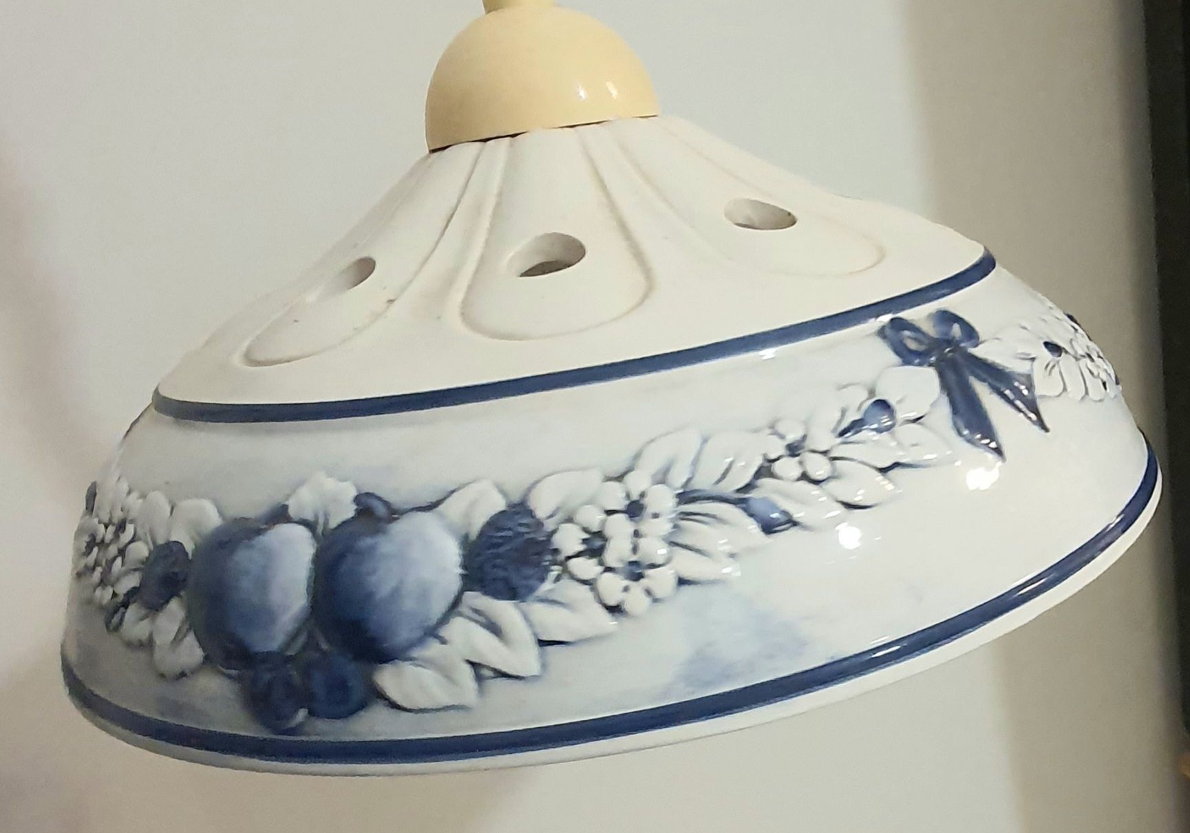Lampa wisząca, sufitowa, ceramiczna, kwiatowy wzór, biało-niebieska