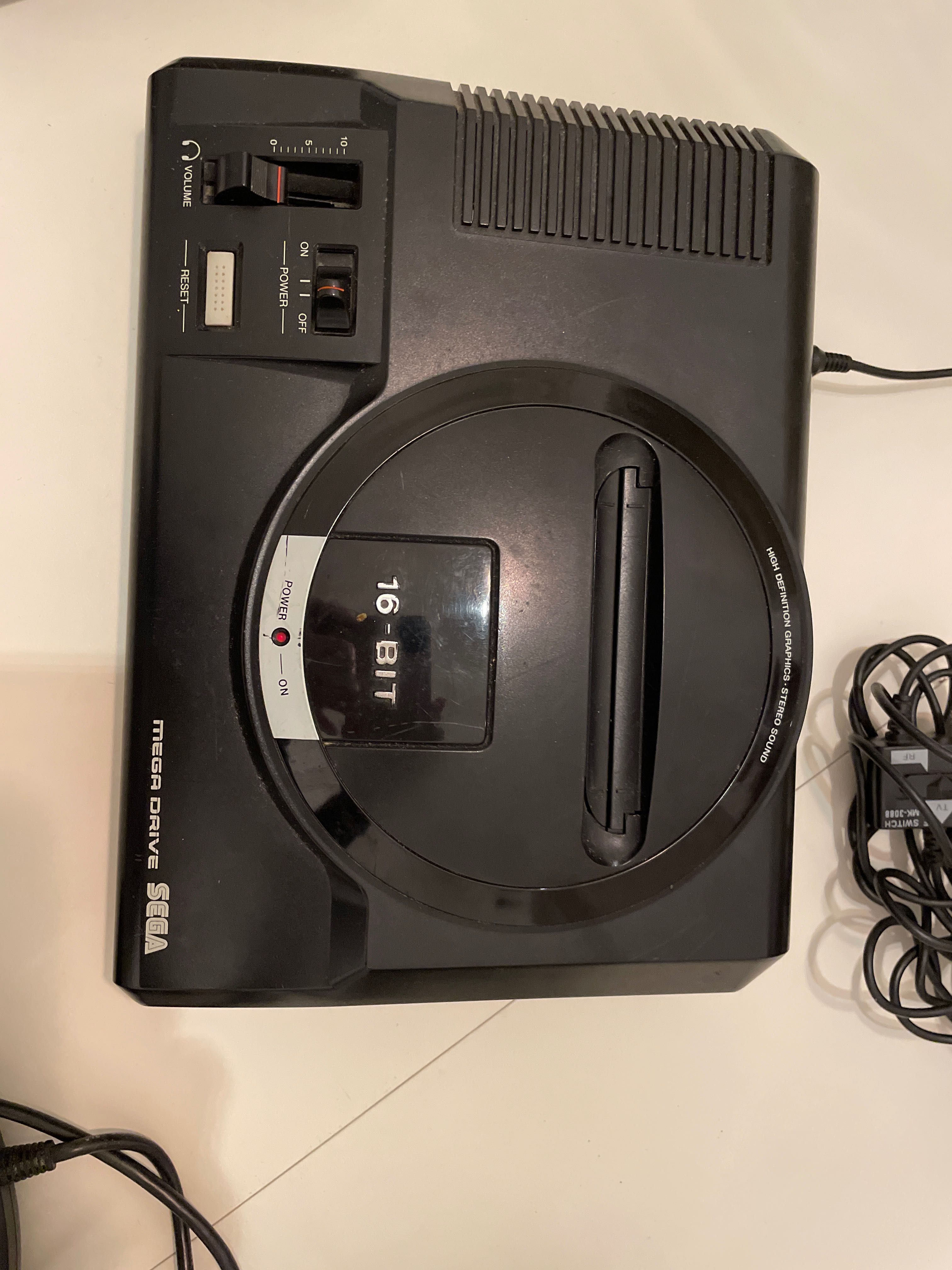 Sega Mega Drive com jogo e adaptador