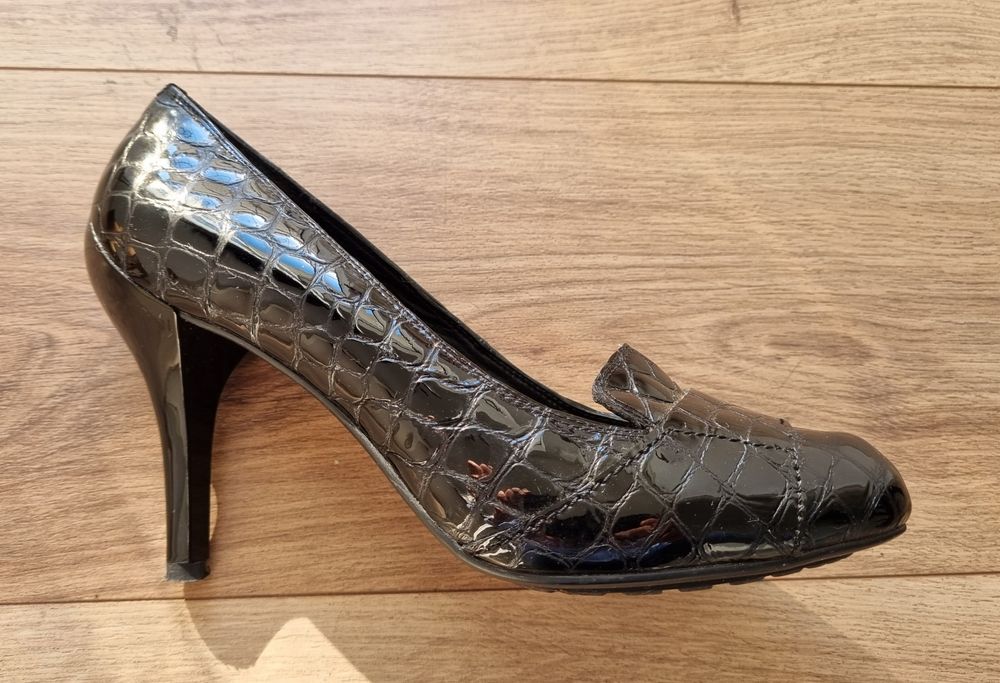 Sapatos em Pele Lola Cruz tamanho 39