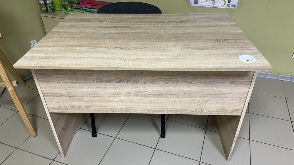 Терміново продам стіл офісний 3900 грн