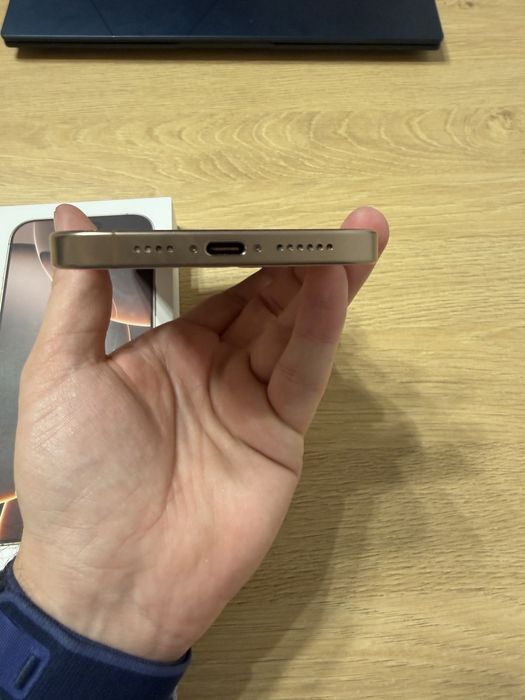 Iphone 16 pro max desert titanium