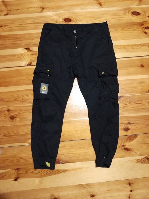 Spodnie z kieszeniami