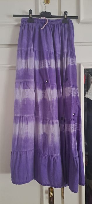 Saia roxa comprida com espelhos