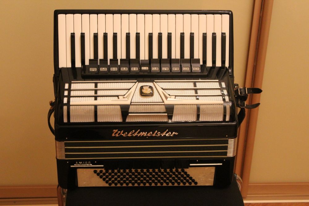 Аккордеон акордеон Weltmeister amigo