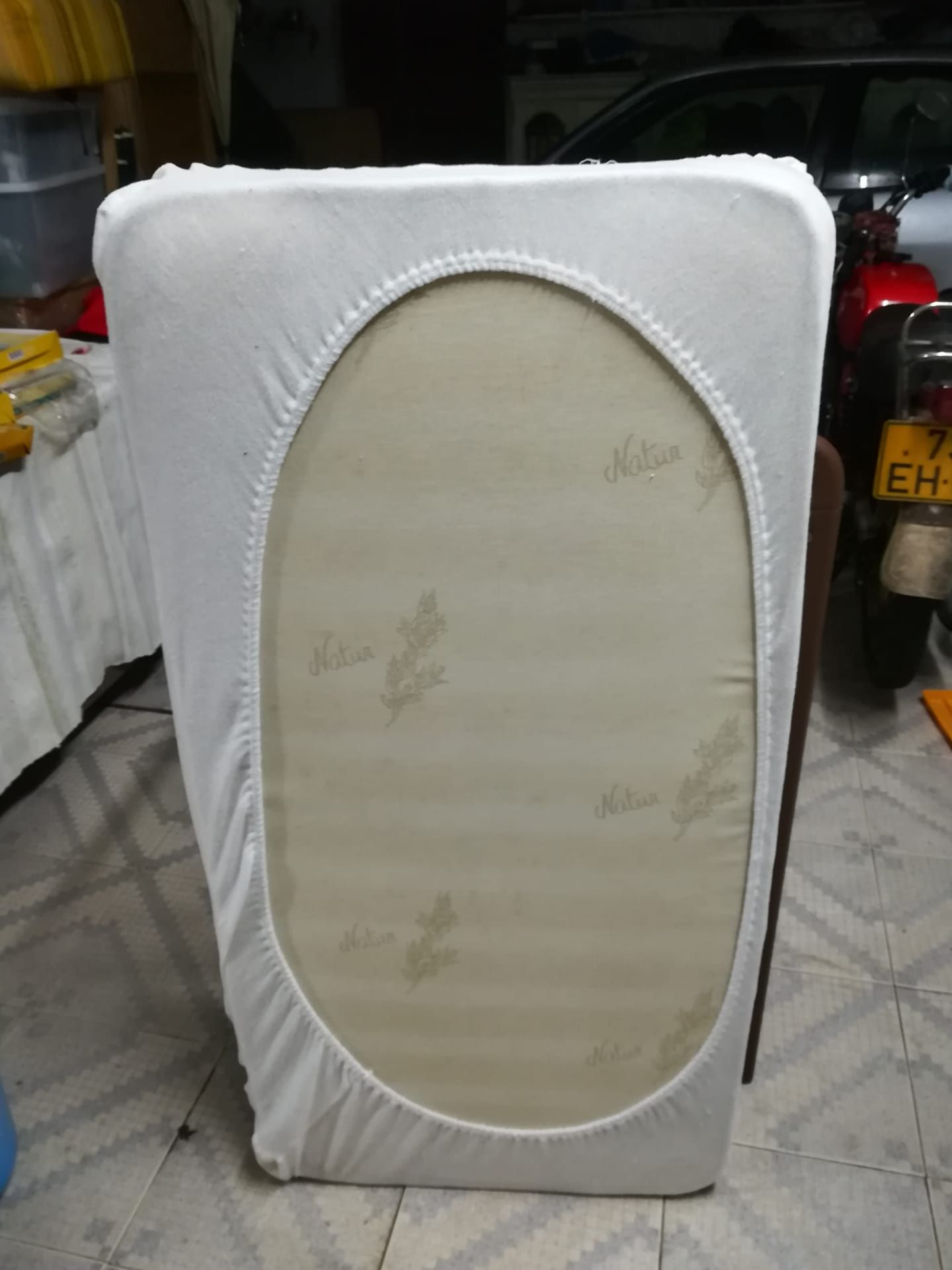 Cama e colchão para bebé