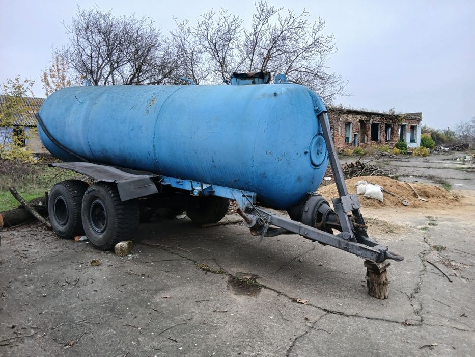 Бочка під воду або рідкі добрива.