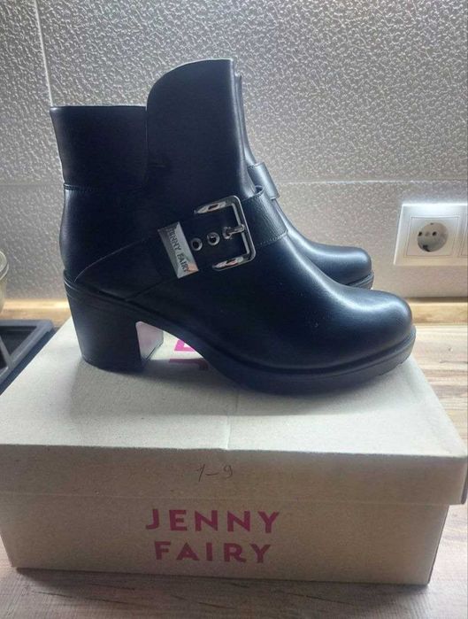 Продам черные ботинки Jenny Fairy
