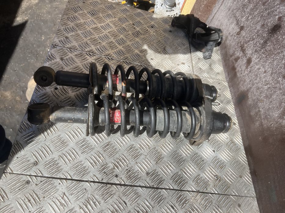 Задние стойки в сборе Mitsubishi Outlander 2005 аутлендер