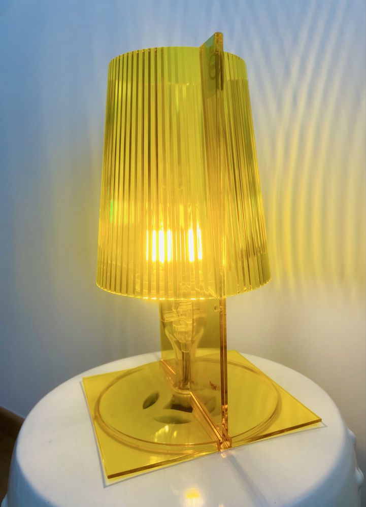 Candeeiro de mesa amarelo Kartell Take