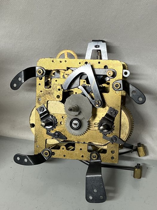 Nowy mechanizm zegarowy FHS Hermle 140-010 – Niemcy, rok 1971