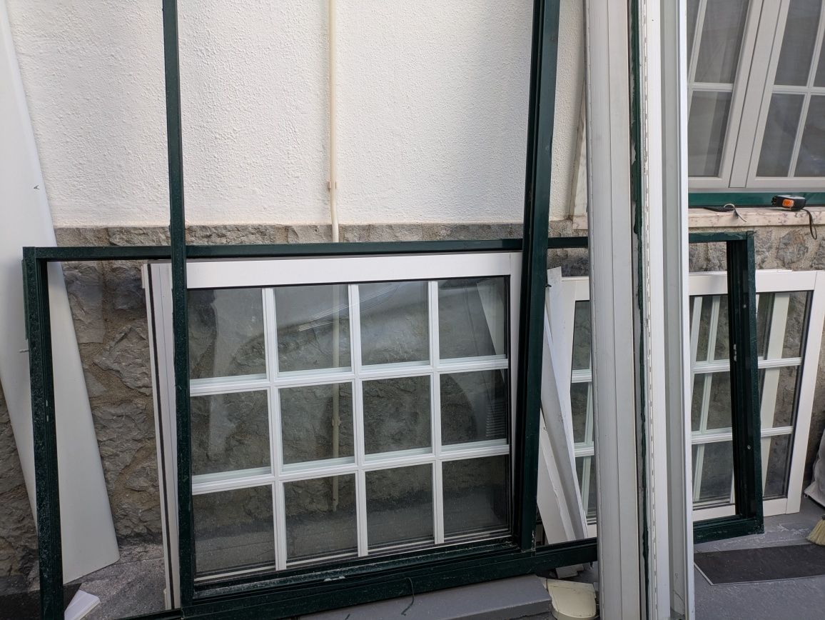 Janela de alumínio com estore 1,00m X 1,80m