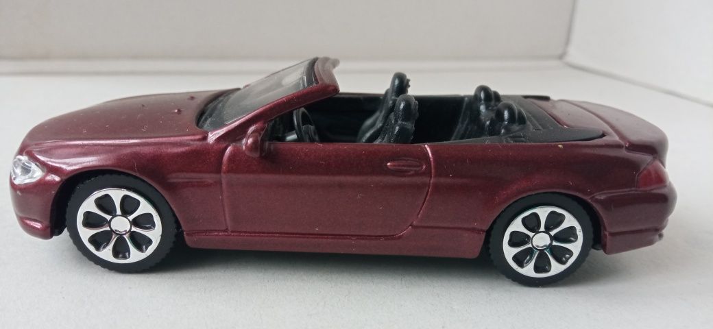 Bburago BMW 645 ci w skali 1/43