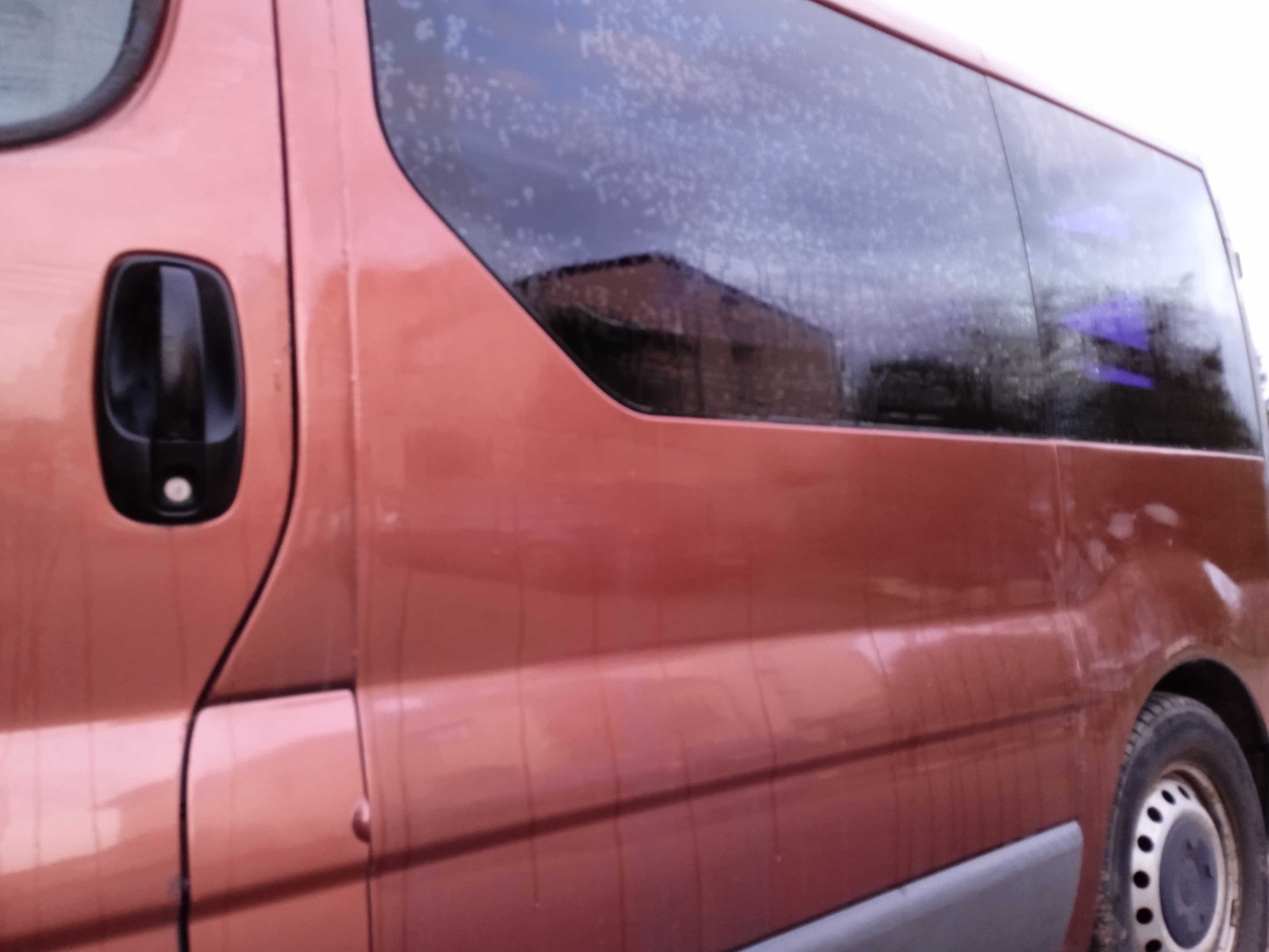 Renault Trafic Vivaro podsufitka fotele KANAPA szyby  - CZĘŚCI inne
