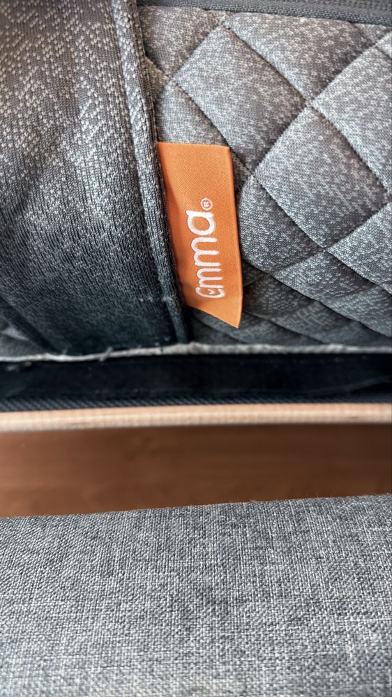 Cama da marca “Emma” com colchão emma hybrid 2mx2m