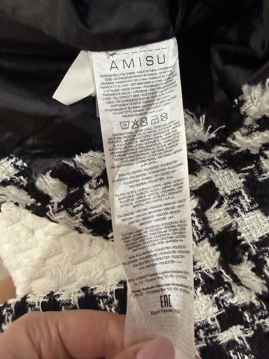 Костюм з спідниці та укороченого піджака